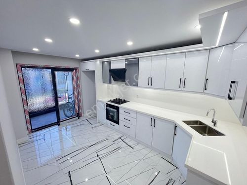 Aydın İnş. Uğurmumcu Mah. 3+1 130m2 1.kat Lüx Daire Takasa Açık