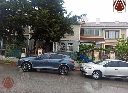 Batıkent ,küme Evler,60. Yıl Sitesi Satılık Tripleks