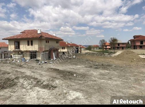 Kelepir Villa Sitesi İçinde 1500m2 Arsa+4+1 250m2 Triplex Natamam Villa