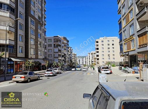 Oskadan Karaköprü Narlıkuyuda İşlek Cadde Üzeri 180 M2 Dükkan