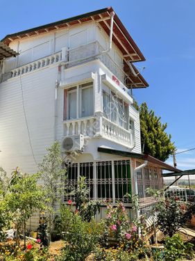 Sitenin En Gözde Evi Araba Takasına Olur