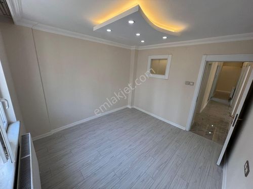 Hafsasultanmahallesi 3+1 135 M2 5 Katlının Zemini Kapalı Mutfak