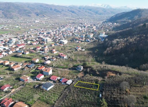 Kaynaşlı Karaçalı'da 602 M2 Satılık Villalık Arsa