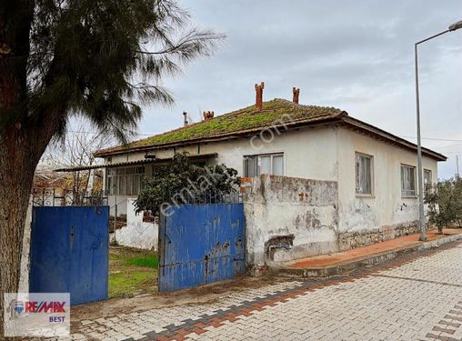 Remax Best'ten Menemen Çavuşköy'de Satılık Bahçeli Köy Evi