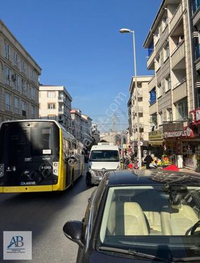 Merkezi Konumda Cadde Üzeri - Depolu - Satılık Köşe Dükkan