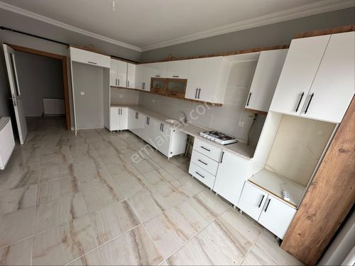 Çam Emlak`tan Kiralık 4.5+1 Daire`miz 190 M2 Kare Yeni Kiracısını Bekliyor.