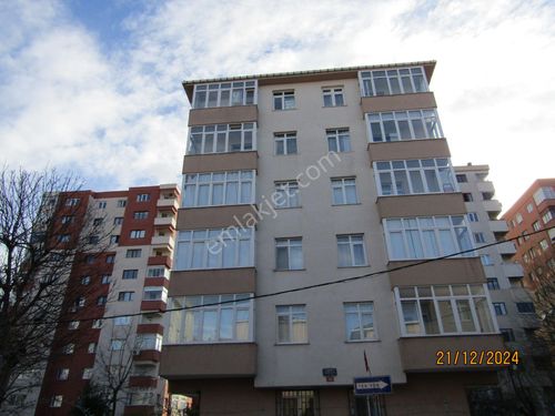 E.n.f Emlaktan Kiralık Daire İçerenköy Merkezde 3+1 .5.kat .135.mt