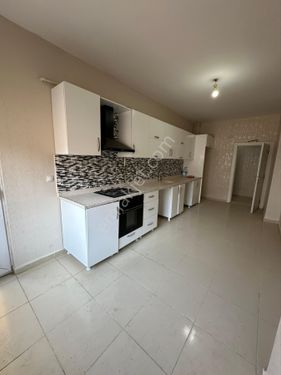 Çam Emlak`tan Satılık 3.5+1 Daire`miz Kat:3 Ve 170 M2 Kare Yeni Sahibini Bekliyor.