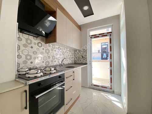 Hüsnükarakaş Mah.1+1 70m2 2.kat Güney Cepheli Sıfır İskanlı Daire