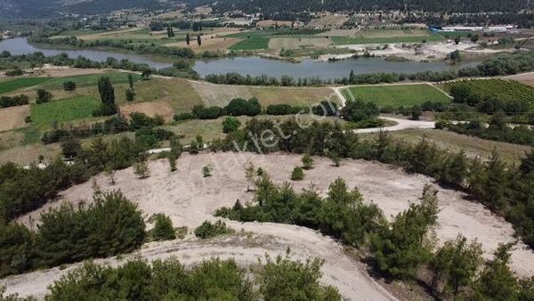 Nehir Manzaralı Ulaşımı Kolay Fırsat Arazisi