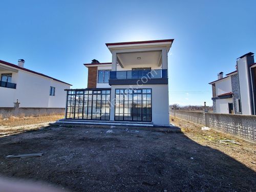 Site İçerisinde Satılık 2 Katlı Dunlbleks Villa