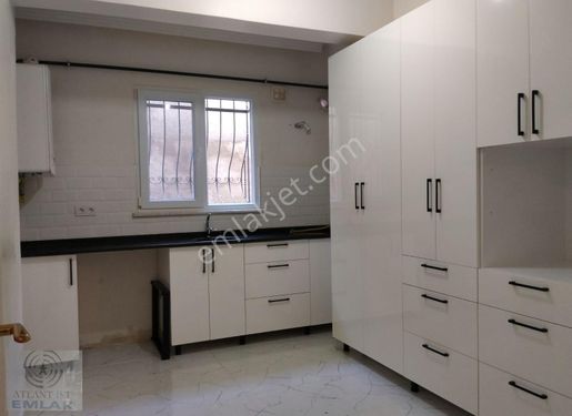 Kayışdağı Son Durakta 3+1 120m2 Zemin Kat Bakımlı Balkonlu Daire