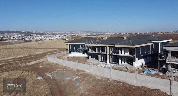 Altınşehir Merkezinde Lüks Villa -- Site İçi -- Tapulu