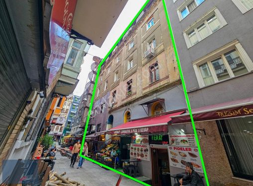 Beyoğlu İstiklal Caddesi Yakını Dükkan Alanlı 5 Katlı Bina