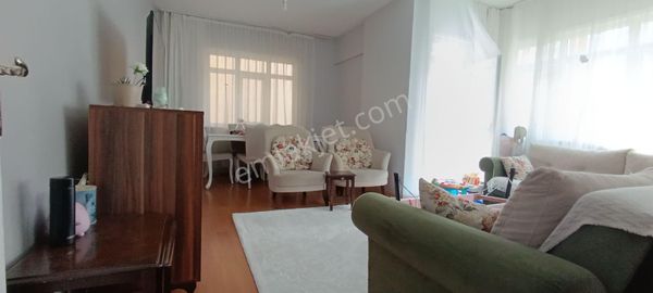 Pendik Esenyalı Merkezde 4 Yol"da Acil Satılık Merkezi E-5 Yakın 3+1 125 M2 Daire