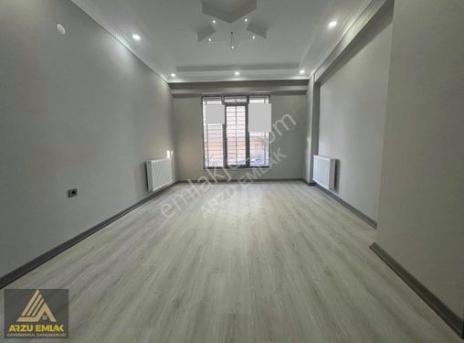 Arzu Emlaktan Satılık Sıfır 100m2 2+1 Balkonlu Yüksek Giriş