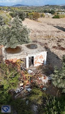 Hüseyin Öziç'den Alaçatı Kerimoğlu'da Satılık Köy Evi Ve Tarla