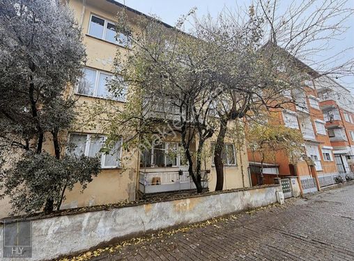 Hly'den Bigadiç Merkezde 248m2 Arsa İçinde Satılık 3 Adet Daire