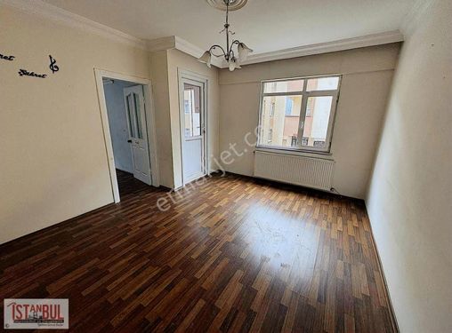 Büyük Atatürk Caddesinde Balkonlu Arakat 2+1 Kiralık Daire