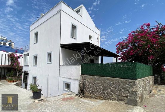 Bodrum Gündoğan Plajlı Sahil Sitesinde Müstakil Villa