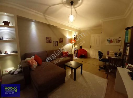 Kağıthane Çeliktepe'de Ara Kat 85 M² Bakımlı 2+1 Satılık Daire