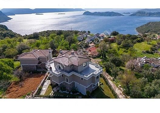 Egeden Emlak Marmaris'te Deniz Manzaralı Müstakil Villa