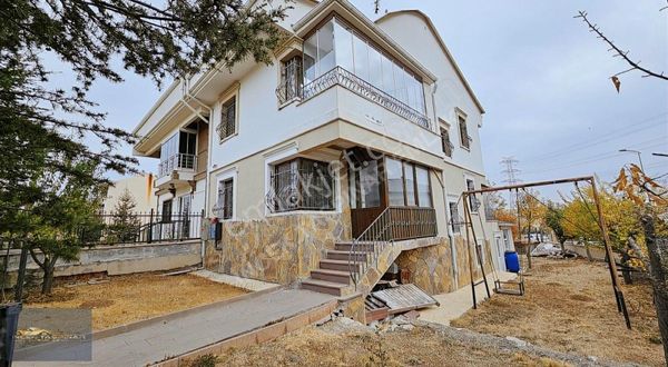 İncek Taşpınar Emlaktan Çankaya Ahlatlıbel Satılık 5+2 Villa