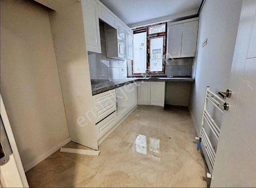 Boş . Metro Minibüs Cd Arası Açık Balkon Ebeveynli Kombili 2+1