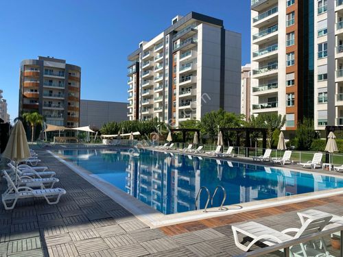 Mavişehir Modern 1 Sitesinde Deniz Manzaralı Satılık 1+1 Daire