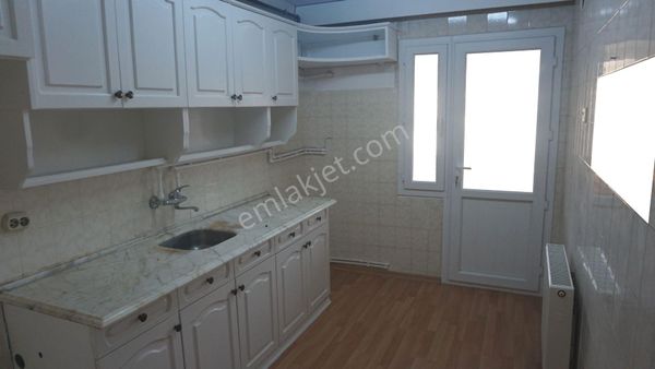 Egekentte Kiralık 3+1 Doğalgaz Kombili+balkonlu Çiğli Serkan Dan