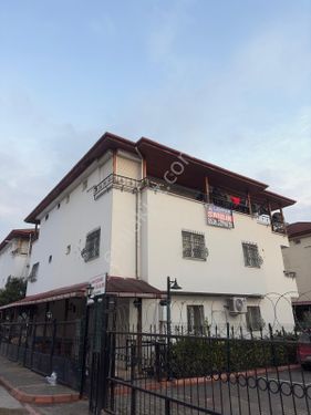 Basınköy'de 4+1 Teraslı/doğalgazlı Triplex Villa