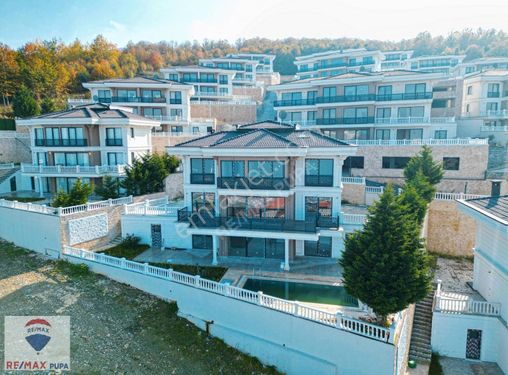 Re/max Pupa'dan Sakarya Sapanca'da Satılık Lüks Villa