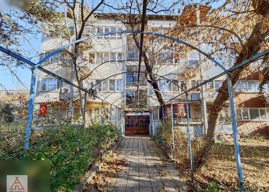 Uzman Emlak'tan 3+1 Full Eşyalı Ara Kat Bakımlı Daire