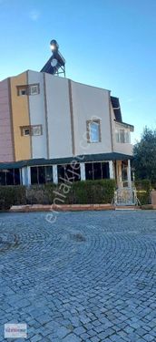 Ayvalık Altınova'da Nezih Site İçinde Satılık Tripleks Villa