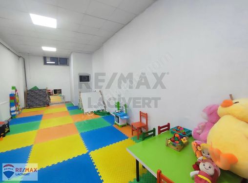 Re/max Lacivert'ten Yıldızkent'te Satılık İş Yeri