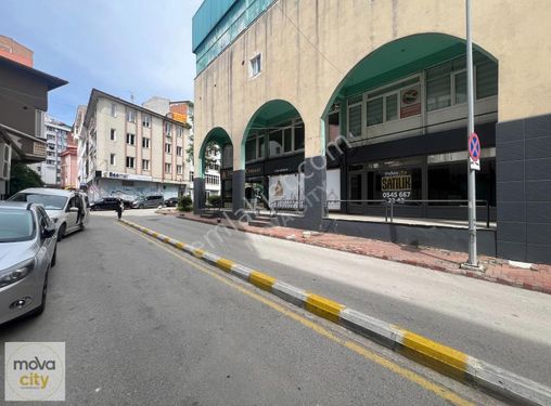 Yunus Emre İş Hanında Yol Cepheli Giriş Kat Satılık 80 M2 Dükkan