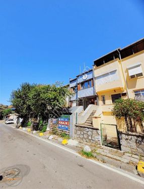 Koşuyolu Nda Bahçeli,teraslı,barbekülü, 3 Katlı Satılık Villa