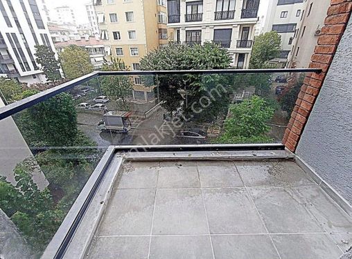 Kozyatağı'nda Balkonlu 120m2 3+1 Sıfır Daire Boş Oturuma Hazır