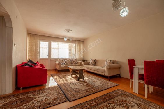 Dağıstan Gayrimenkul'den Küçükçekmece'de Eşyalı Kiralık 3+1