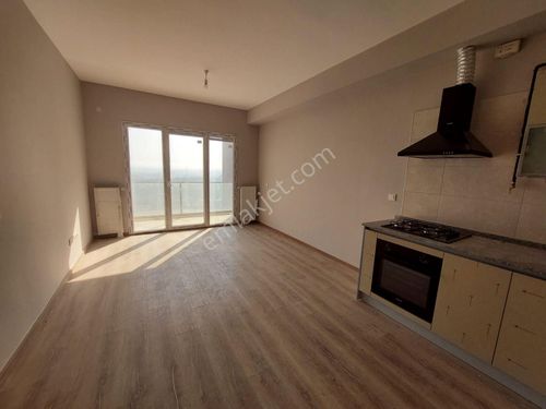 Yenitepe Sitesi'nde Ebeveyn Banyolu Önü Açık 2+1 Satılık Daire