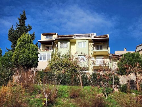 Evka 3 Bornova İzmir'de Bahçeli Muhteşem Manzaralı 4+2 Villa