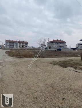 Uydukent Emlak'tan 400 M2 Köşe Üç Tarafı Yol