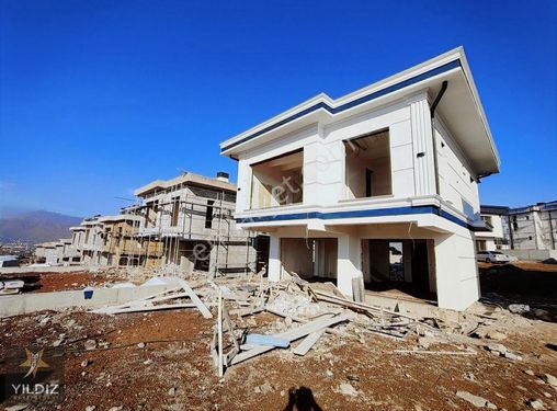 Eğribucakta Manzaralı Asansörlü Satılık Ultra Lüks Villa