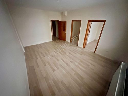 Tevfik Sağlam Caddesi Yakını Giriş Katta 3+1 Kiralık Daire