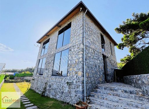 Bornova Yaka Köyde Satılık Dubleks Taş Villa