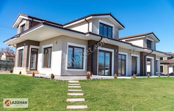 Azizhan'dan Meram Yorgancı'da Kiralık Site İçi 450 M² Villa