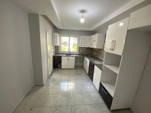 Gürselpaşa'da 3+1 Kapalı Mutfak Masrafsız Çift Banyo Temiz Daire