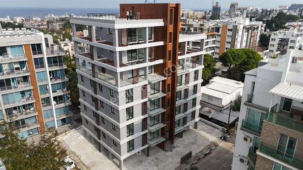 Girne Merkez'de Muhteşem Lokasyonda, Teslime Hazır Komple Satılık Apartman !!