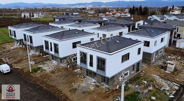 Düzce Merkez Darıcı Mah. 430 M² Lüx Şömineli 4+1 Sıfır Villalar