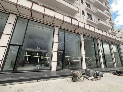 Girne Merkez'de İşlek Cadde Üzerinde Kiralık Dükkan!!